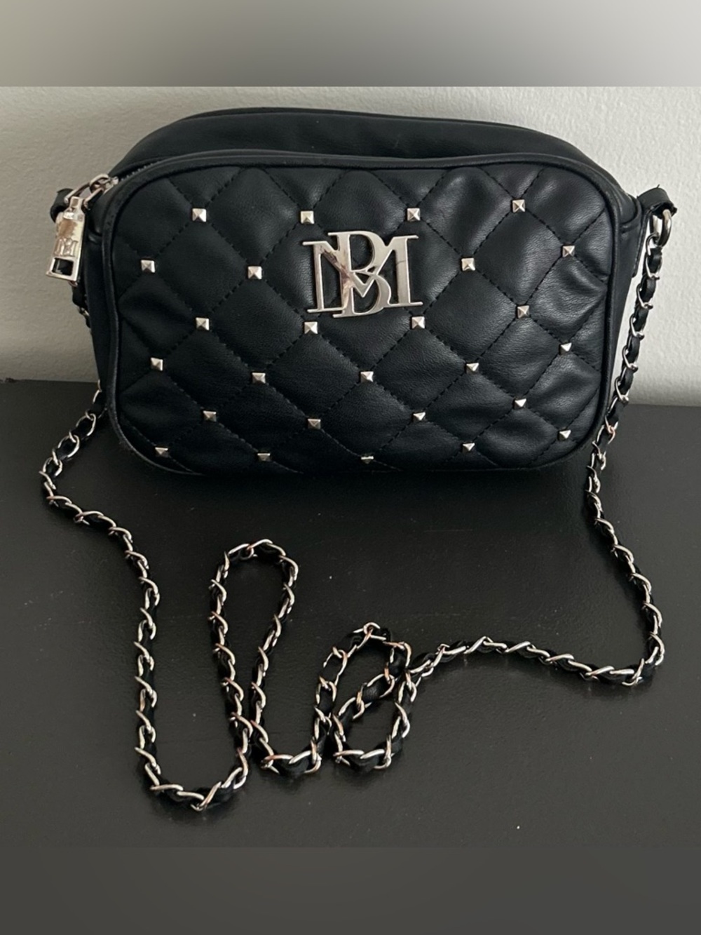 B. Makowsky Black Leather Crossbody Shoulder Bag Silver Hardware chain Strap - Picture 3 of 13